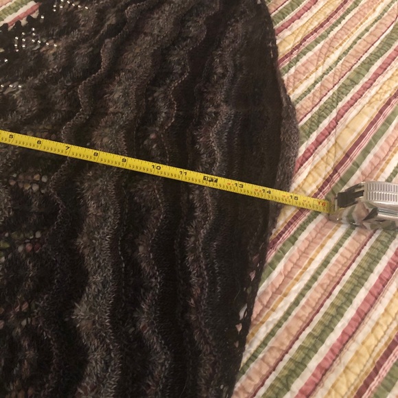 Hand knit shawl - Picture 6 of 6